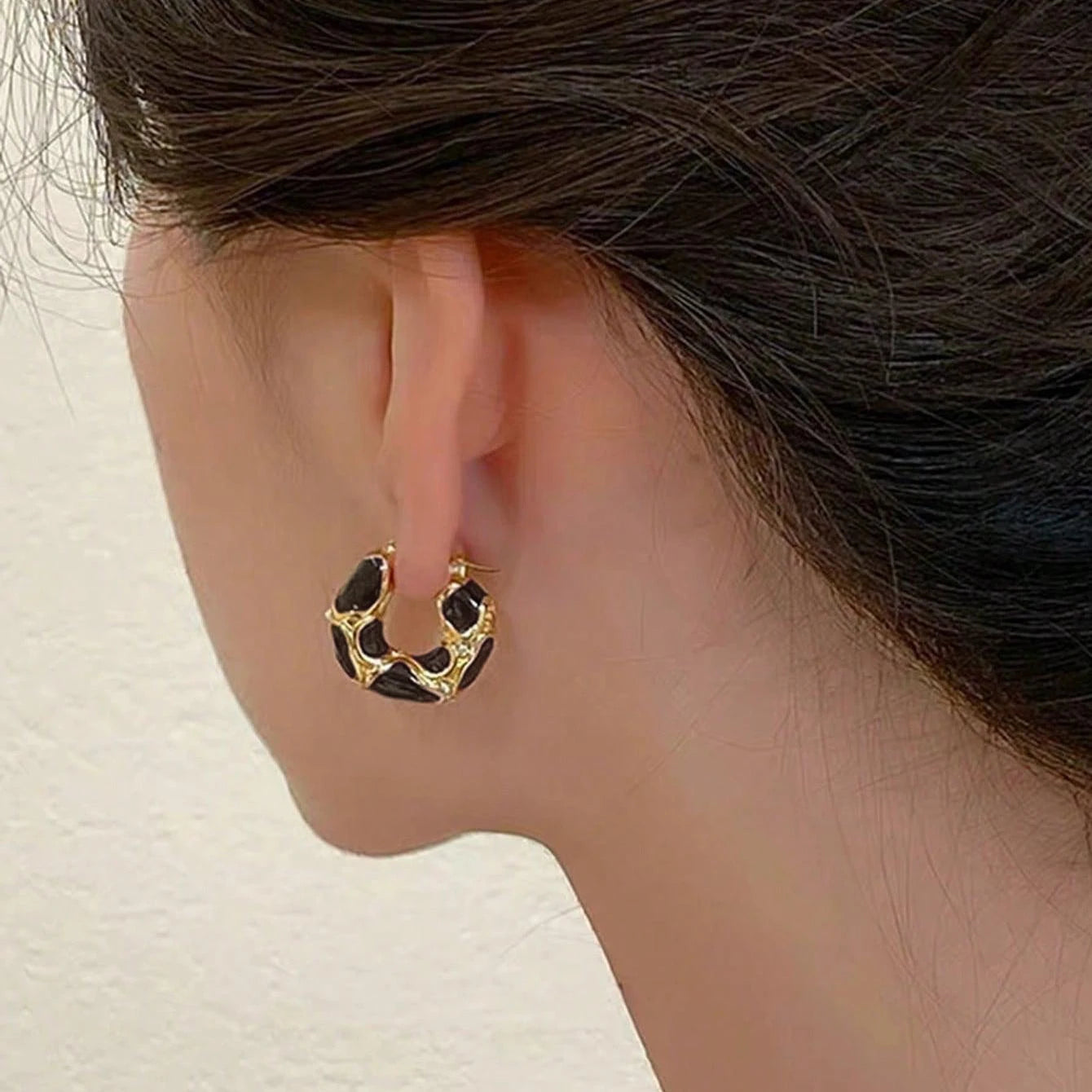 French Retro Enamel Leopard Print U-Shaped Ear Buckle Women Temperament Earrings Party and Daily Wear Fashion Jewelry